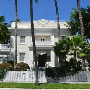 Weatherstation Circa 1911 Bed & Breakfast Key West