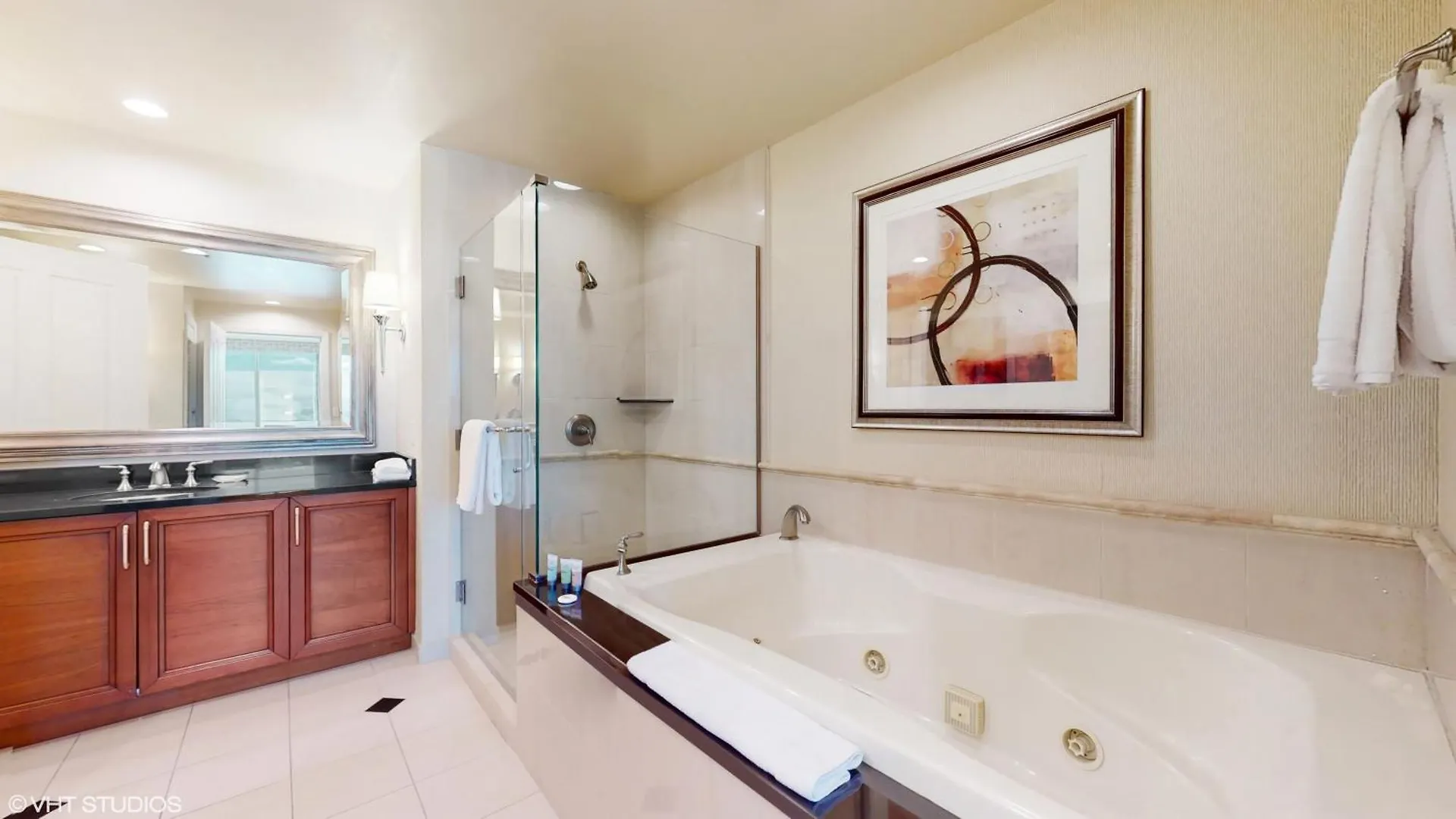 Lady Luck'S Vista - Private Balcony - Full Kitchen - Two Full Baths - Jetted Tub - Full Mgm Grand Resort Access W No Resort Fee At Mgm Signature Las Vegas Aparthotel