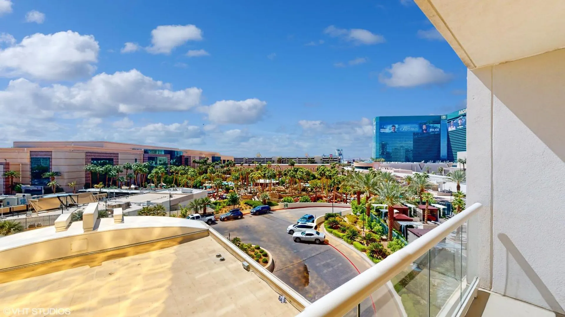 Lady Luck'S Vista - Private Balcony - Full Kitchen - Two Full Baths - Jetted Tub - Full Mgm Grand Resort Access W No Resort Fee At Mgm Signature Las Vegas Aparthotel